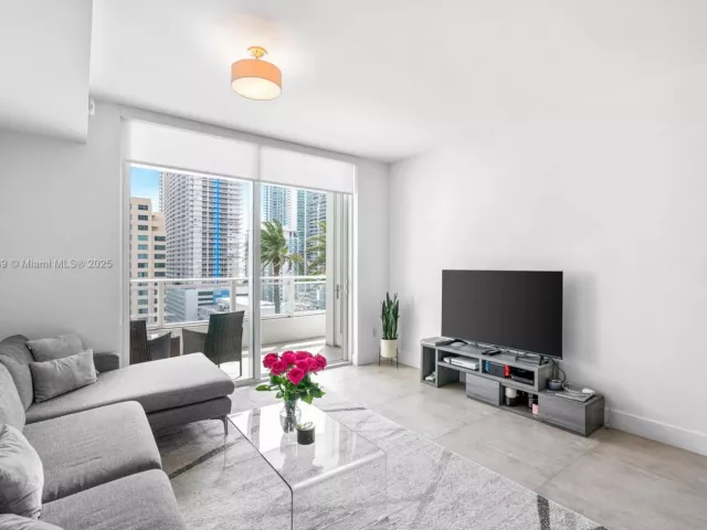 1-bedroom condo for sale in Miami - 1080 Brickell Ave 1502 - MondialRealty