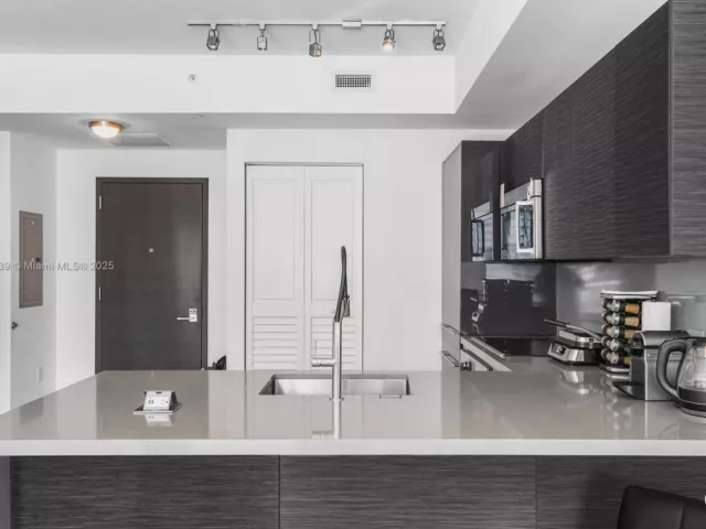 1-bedroom condo for sale in Miami - 1080 Brickell Ave 1502 - MondialRealty