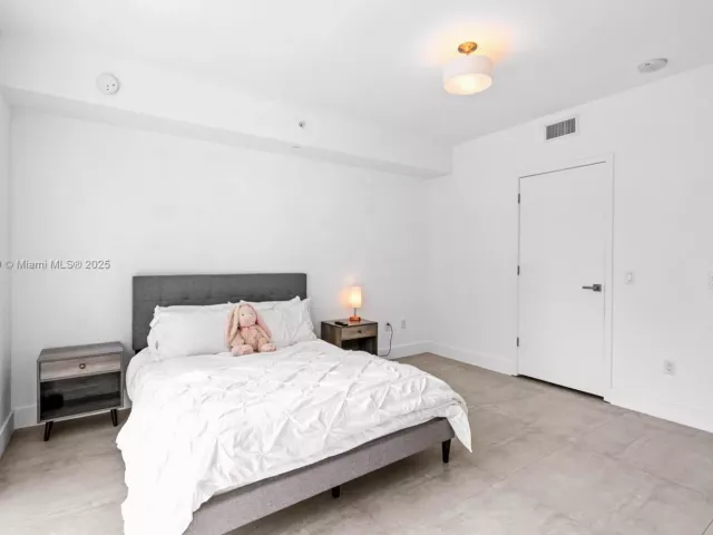 1-bedroom condo for sale in Miami - 1080 Brickell Ave 1502 - MondialRealty