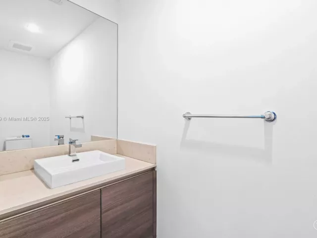 1-bedroom condo for sale in Miami - 1080 Brickell Ave 1502 - MondialRealty