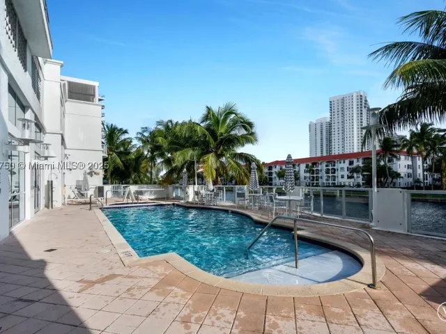 2-bedroom condo for sale in Aventura - 3030 NE 188 Street 604 - MondialRealty