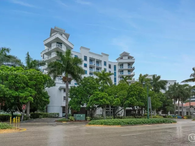 2-bedroom condo for sale in Aventura - 3030 NE 188 Street 604 - MondialRealty