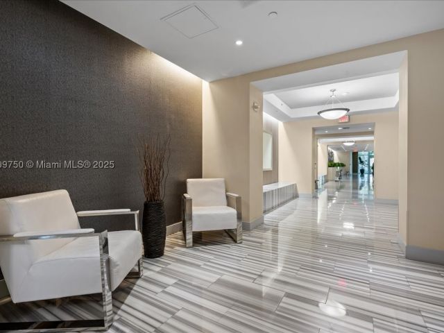 2-bedroom condo for sale in Aventura - 3030 NE 188 Street 604 - MondialRealty
