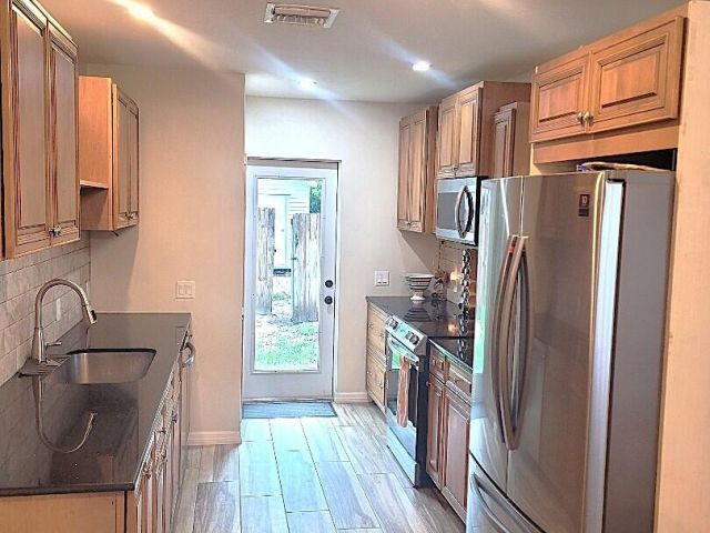 Home for sale at 410 SW 10th Street SW - photo 6765293