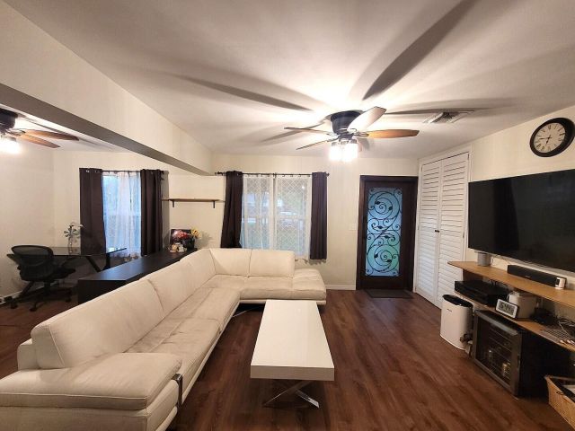 Home for sale at 410 SW 10th Street SW - photo 6765295