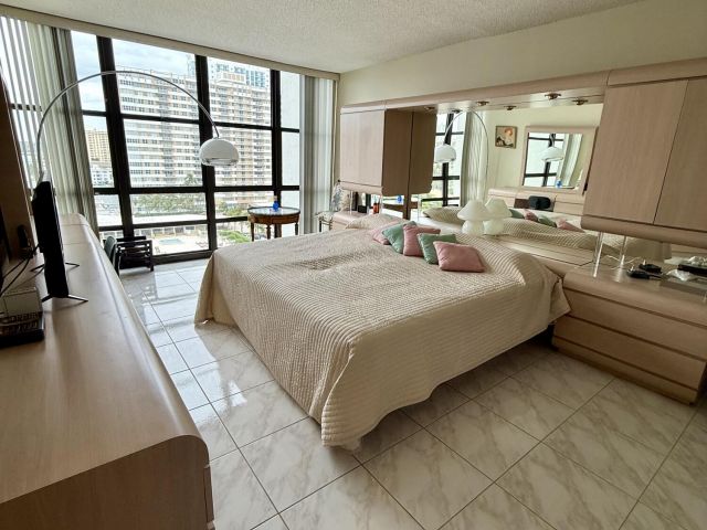 Apartment for rent  Unit #1109 - photo 6759865