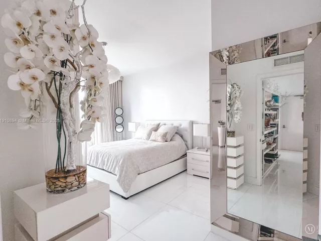 2-bedroom condo for sale in Miami - 2020 N Bayshore Dr 2007 - MondialRealty