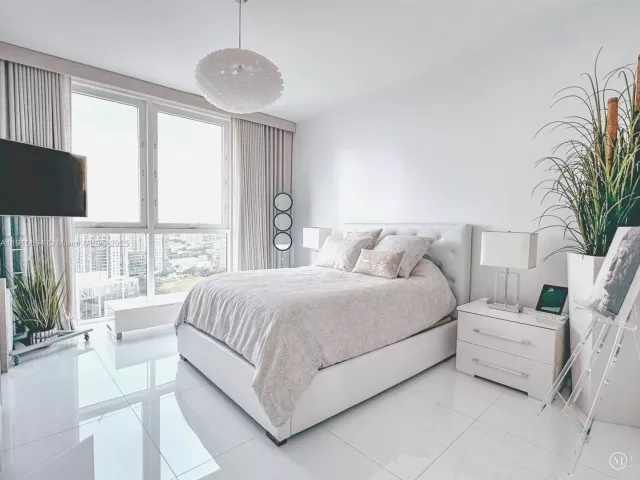 2-bedroom condo for sale in Miami - 2020 N Bayshore Dr 2007 - MondialRealty