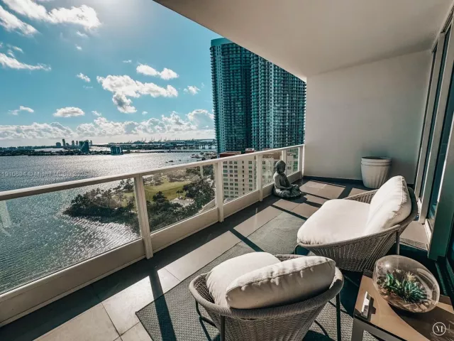 2-bedroom condo for sale in Miami - 2020 N Bayshore Dr 2007 - MondialRealty