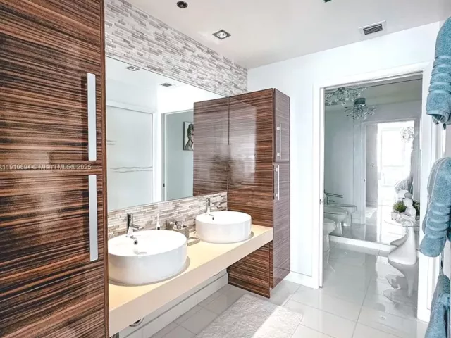 2-bedroom condo for sale in Miami - 2020 N Bayshore Dr 2007 - MondialRealty