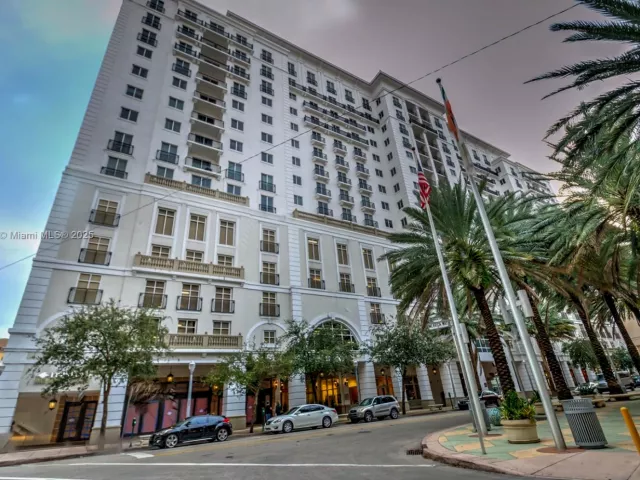 1-bedroom condo for sale in Coral Gables - 10 Aragon Ave 818 - MondialRealty