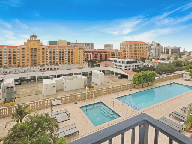 1-bedroom condo for sale in Coral Gables - 10 Aragon Ave 818 - MondialRealty