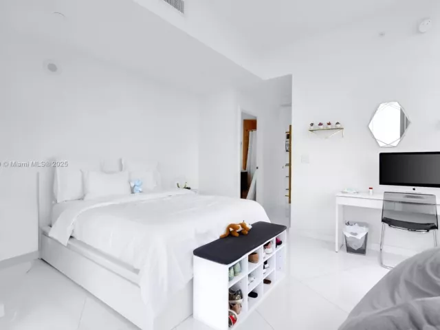 1-bedroom condo for sale in Miami - 851 NE 1st Ave 1202 - MondialRealty