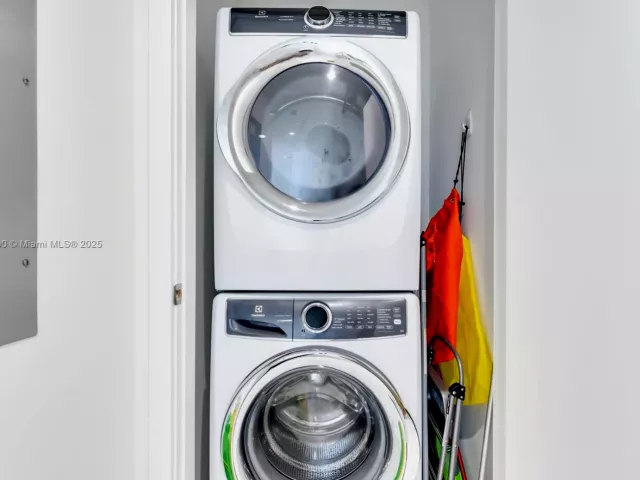 1-bedroom condo for sale in Miami - 851 NE 1st Ave 1202 - MondialRealty