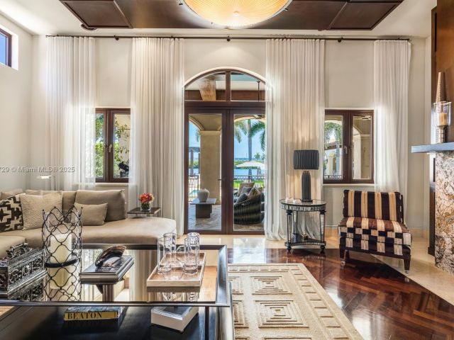 Home for sale at 210 Palm Avenue - photo 6761334