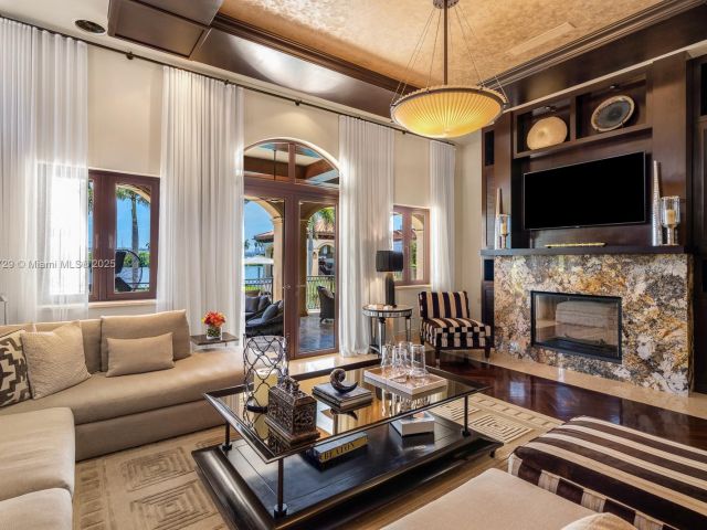 Home for sale at 210 Palm Avenue - photo 6761335