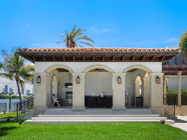 Home for sale at 210 Palm Avenue - photo 6761340