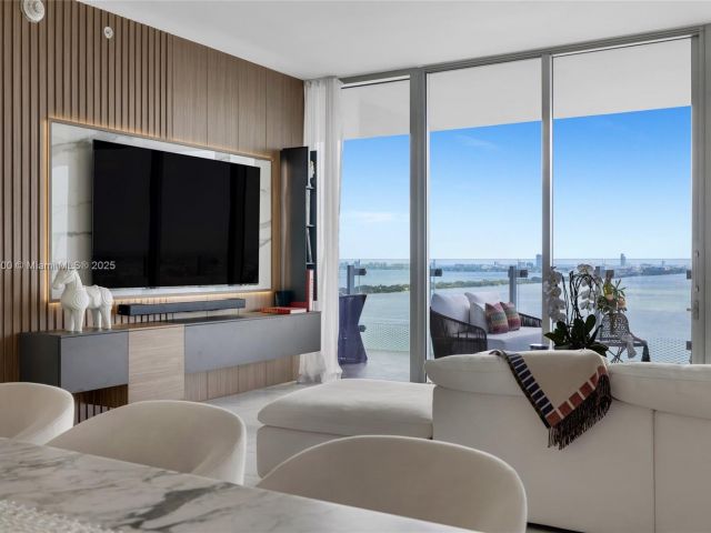 Apartment for sale  Unit #2202 - photo 6762452