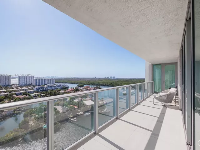 2-bedroom condo for sale in Sunny Isles Beach - 330 Sunny Isles Blvd 5-1908 - MondialRealty