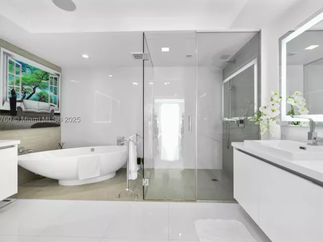 2-bedroom condo for sale in Sunny Isles Beach - 330 Sunny Isles Blvd 5-1908 - MondialRealty