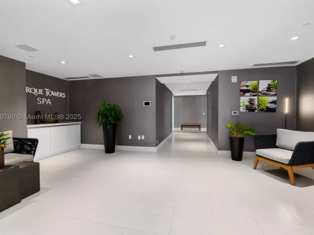 2-bedroom condo for sale in Sunny Isles Beach - 330 Sunny Isles Blvd 5-1908 - MondialRealty