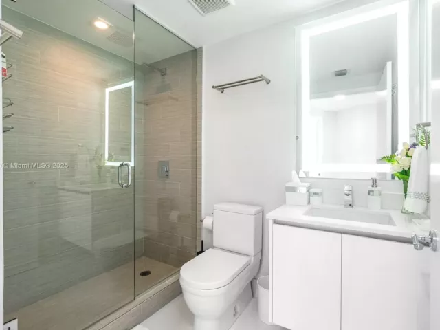 2-bedroom condo for sale in Sunny Isles Beach - 330 Sunny Isles Blvd 5-1908 - MondialRealty