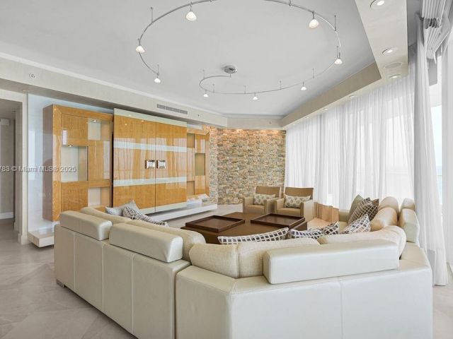 Apartment for sale  Unit #1104 - photo 6762425