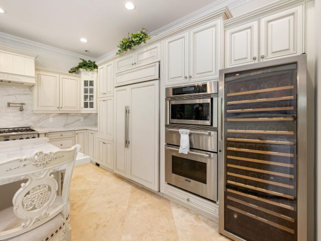 Home for sale at 712 NE 71st Street - photo 6809033