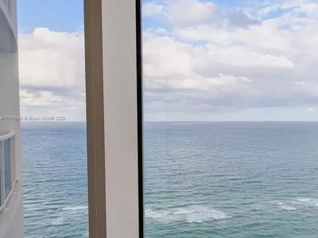2-bedroom condo for sale in Sunny Isles Beach - 18001 Collins Ave 2114 2115 - MondialRealty