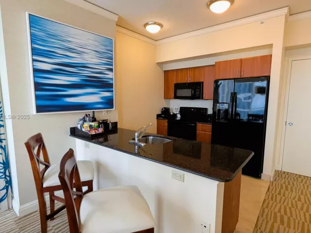 2-bedroom condo for sale in Sunny Isles Beach - 18001 Collins Ave 2114 2115 - MondialRealty