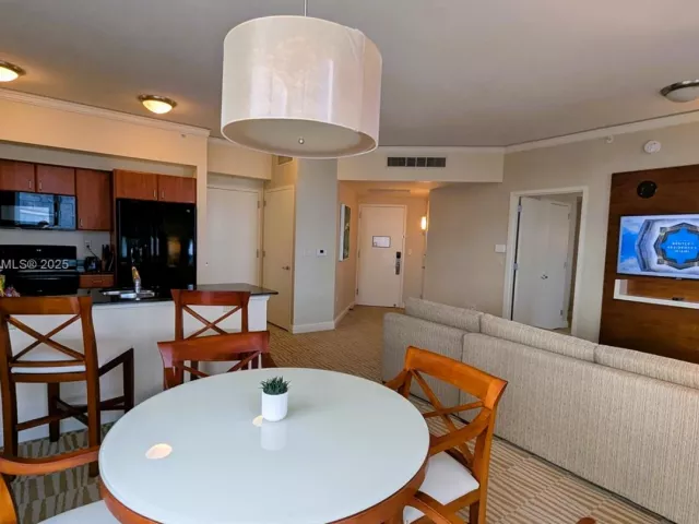 2-bedroom condo for sale in Sunny Isles Beach - 18001 Collins Ave 2114 2115 - MondialRealty
