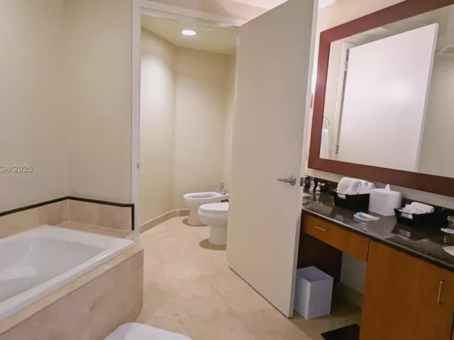 2-bedroom condo for sale in Sunny Isles Beach - 18001 Collins Ave 2114 2115 - MondialRealty