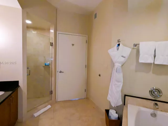 2-bedroom condo for sale in Sunny Isles Beach - 18001 Collins Ave 2114 2115 - MondialRealty