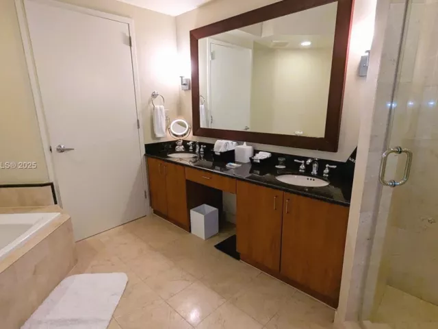 2-bedroom condo for sale in Sunny Isles Beach - 18001 Collins Ave 2114 2115 - MondialRealty