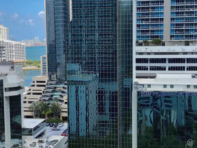 1-bedroom condo for sale in Miami - 1050 Brickell Ave 1904 - MondialRealty