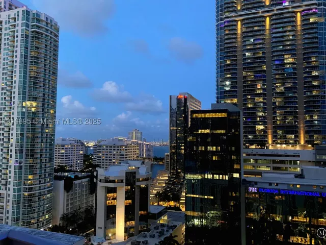 1-bedroom condo for sale in Miami - 1050 Brickell Ave 1904 - MondialRealty