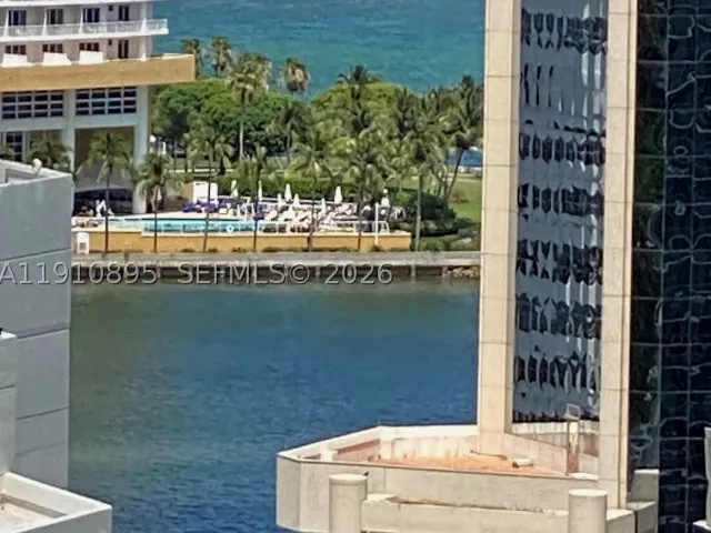 1-bedroom condo for sale in Miami - 1050 Brickell Ave 1904 - MondialRealty
