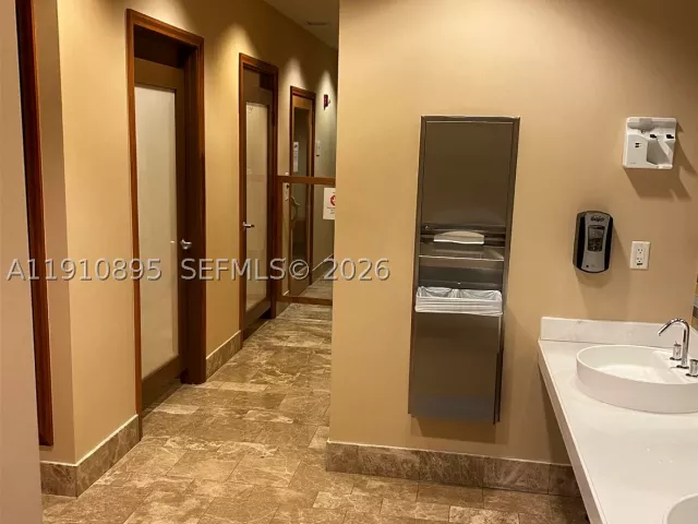 1-bedroom condo for sale in Miami - 1050 Brickell Ave 1904 - MondialRealty