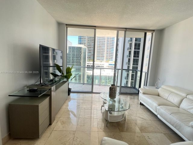 1-bedroom condo for sale in Miami - 1050 Brickell Ave 1904 - MondialRealty
