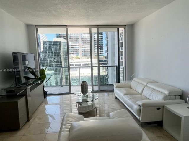 1-bedroom condo for sale in Miami - 1050 Brickell Ave 1904 - MondialRealty