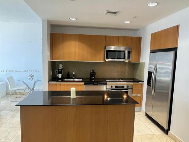 1-bedroom condo for sale in Miami - 1050 Brickell Ave 1904 - MondialRealty