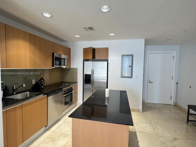 1-bedroom condo for sale in Miami - 1050 Brickell Ave 1904 - MondialRealty