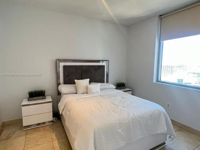 1-bedroom condo for sale in Miami - 1050 Brickell Ave 1904 - MondialRealty