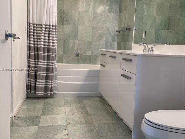 1-bedroom condo for sale in Miami - 1050 Brickell Ave 1904 - MondialRealty