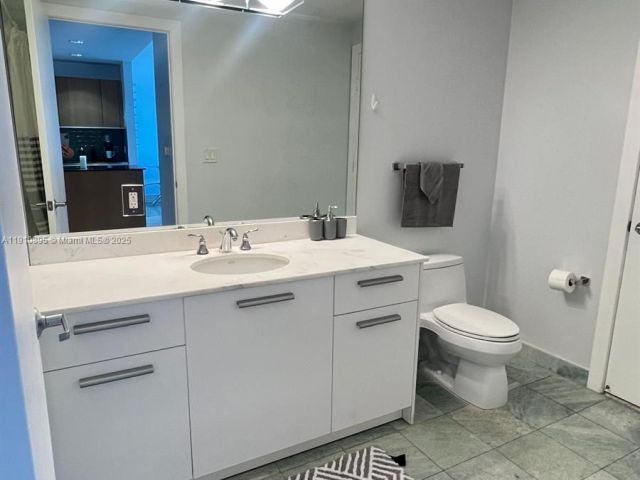 1-bedroom condo for sale in Miami - 1050 Brickell Ave 1904 - MondialRealty