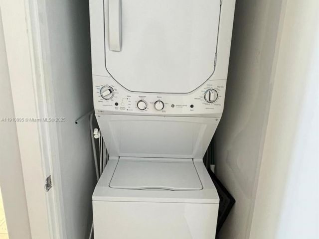 1-bedroom condo for sale in Miami - 1050 Brickell Ave 1904 - MondialRealty