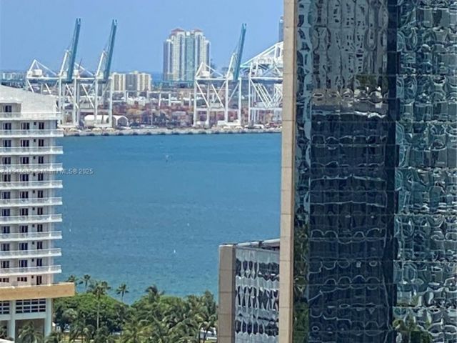 1-bedroom condo for sale in Miami - 1050 Brickell Ave 1904 - MondialRealty