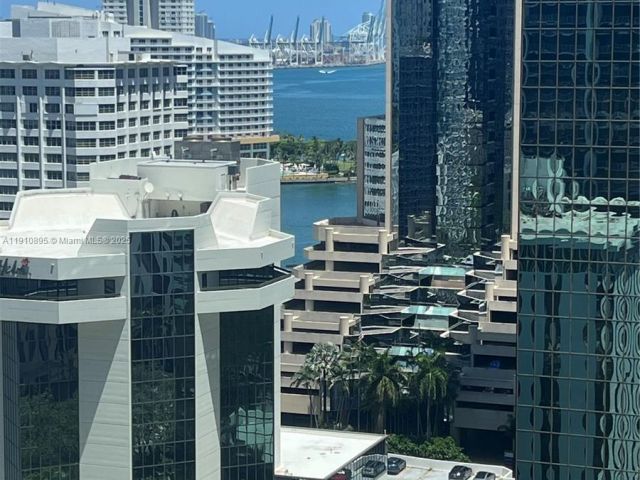 1-bedroom condo for sale in Miami - 1050 Brickell Ave 1904 - MondialRealty