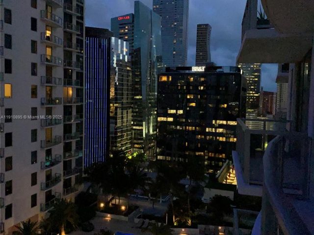 1-bedroom condo for sale in Miami - 1050 Brickell Ave 1904 - MondialRealty