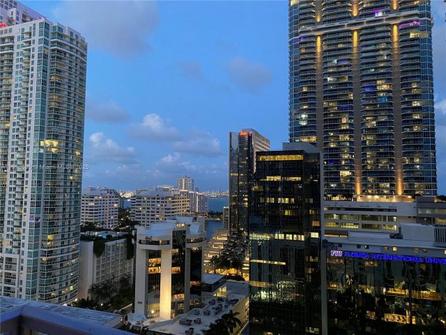 1-bedroom condo for sale in Miami - 1050 Brickell Ave 1904 - MondialRealty